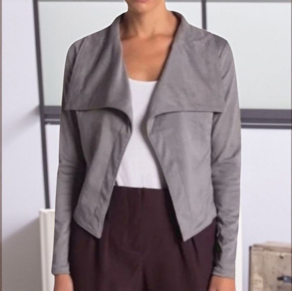 Romeo & Juliet Gray Open Cascade Soft Faux Suede Office Siren Blazer NWT Sz M - Picture 1 of 9